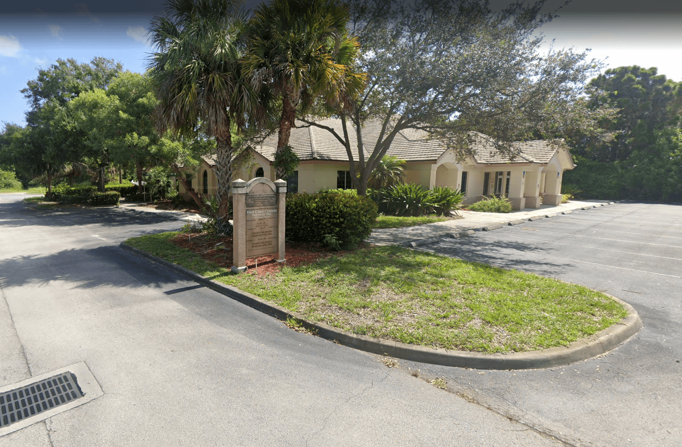Building exterior at Mountain Spine & Orthopedics Fort Pierce, Florida