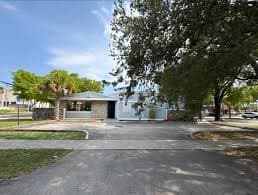 Building exterior at Mountain Spine & Orthopedics Hollywood, Florida